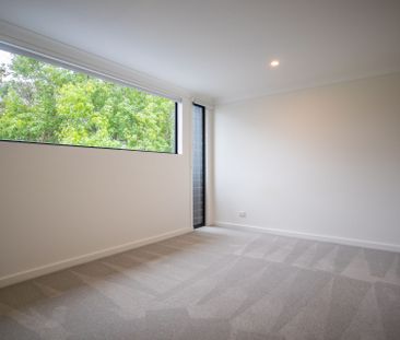 PRESTIGE LOCATION! - Photo 2