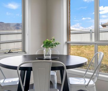 Modern Family Home - Photo 5