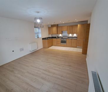 2 bed flat to rent in Walton Road, Bushey, WD23 - Photo 6