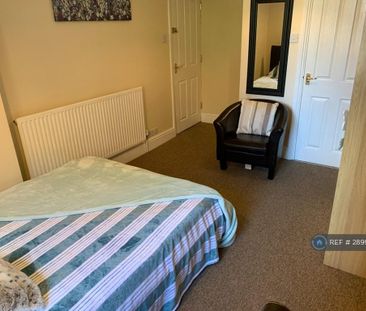 1 bedroom in a house share to rent - Photo 1