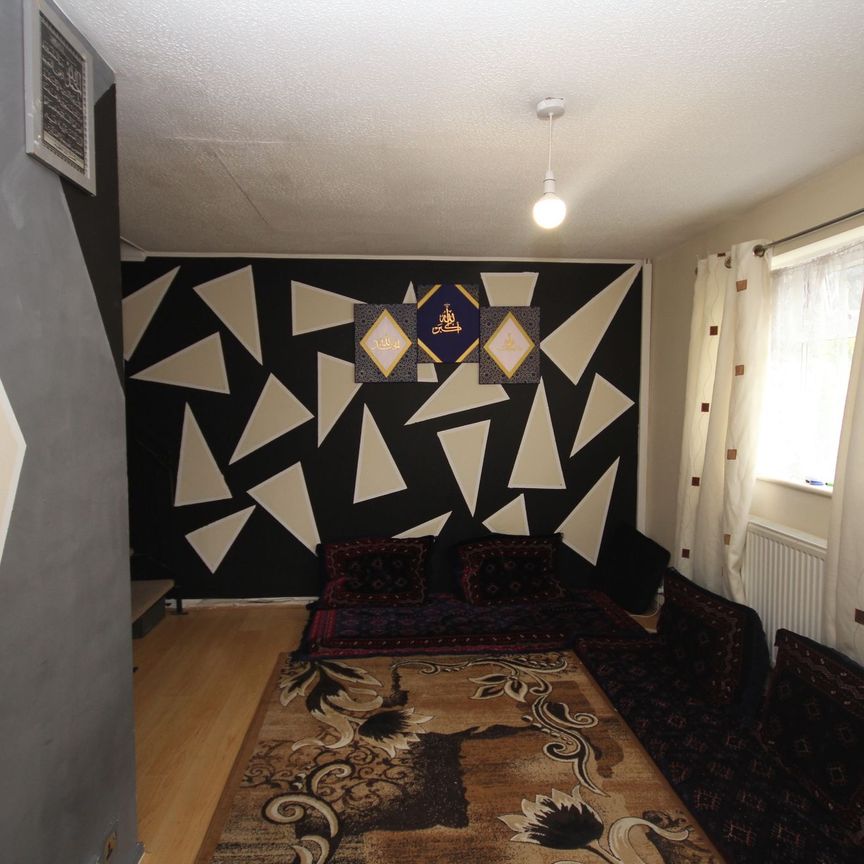 Aldenham Drive, Uxbridge, UB8 - Photo 1