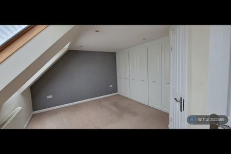 3 bedroom detached house to rent - Photo 2