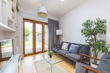 3 Bed Terraced House, Drayton Road, NW10 - Photo 2