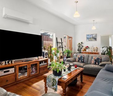 6 MONTH LEASE - Renovated beachside abode - Photo 1