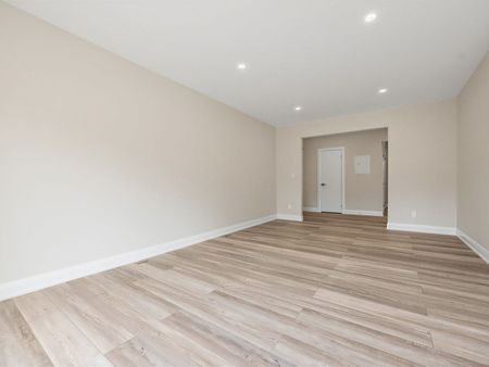 For Lease - 6 Croydon Road Unit# 2, Toronto, Ontario - Photo 4