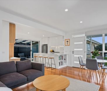 Stylish & Modern 2-Bedroom Unit in Prime Mentone Location - Photo 1