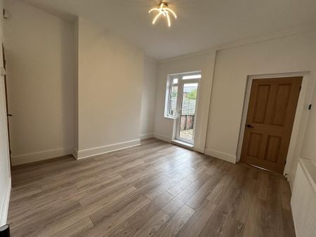 2 bedroom semi-detached house to rent - Photo 4
