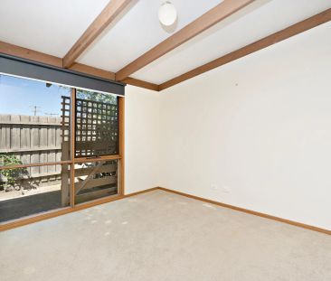 Within minutes to the beach - Photo 2