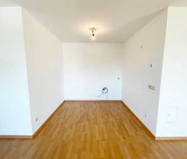Große Dachgeschosswohnung mit 3 Zimmern und Terrasse! - Photo 2