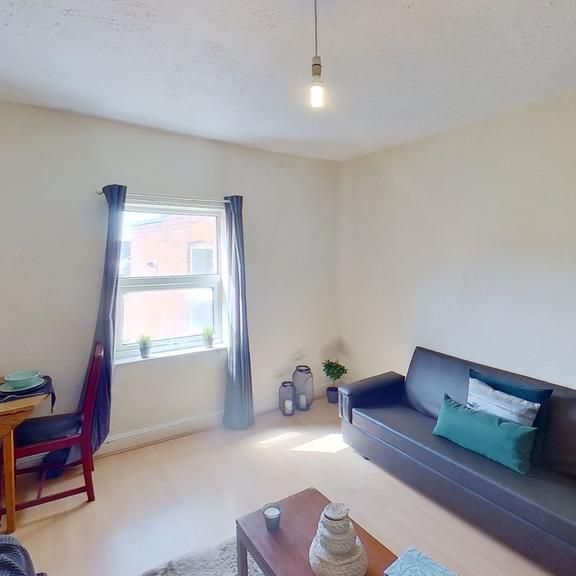 2 bedroom flat to rent - Photo 1