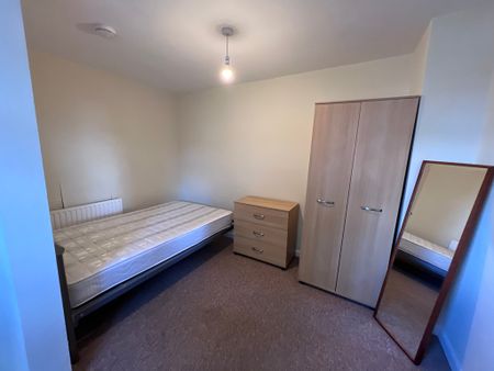 Fourth Avenue, Tang Hall - P1419 - Photo 5