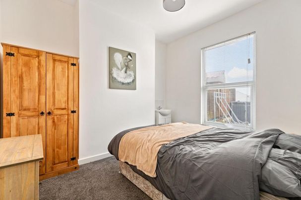 House share to rent - Photo 1