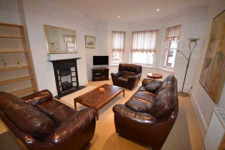 3 bedroom flat to rent - Photo 2