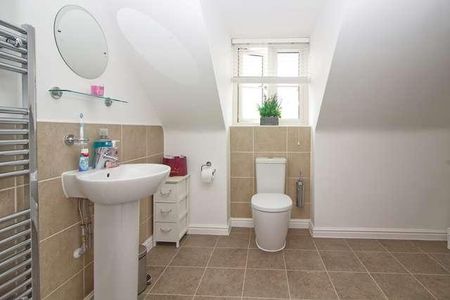 Old Stratford - A Quality Bedroom Townhouse Style Home, MK19 - Photo 2