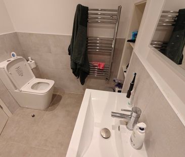 Room in a Shared Flat, The Warren, E12 - Photo 6