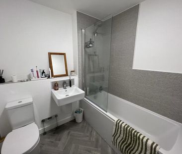 2 bedroom terraced house to rent - Photo 4