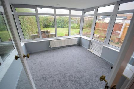 3 bedroom semi-detached house to rent - Photo 3