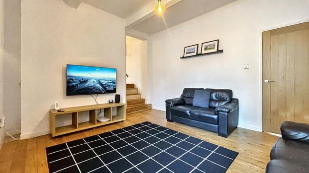 3 bedroom flat to rent - Photo 1