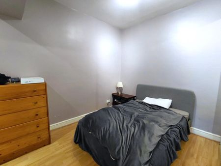 Finchley Road, London, NW11 - Photo 2