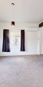 Marton - 4 Bedrooms - Photo 3