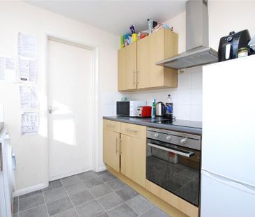 4 bedroom detached house to rent - Photo 3