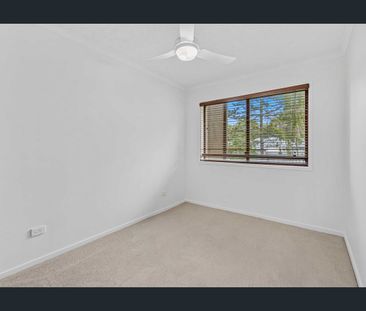 Hidden Burleigh Gem – Quiet Cul-de-Sac Living in the Heart of It All - Photo 4