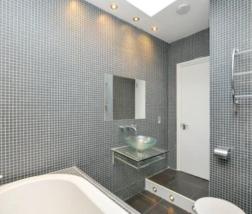 2 bedroom penthouse to rent - Photo 3