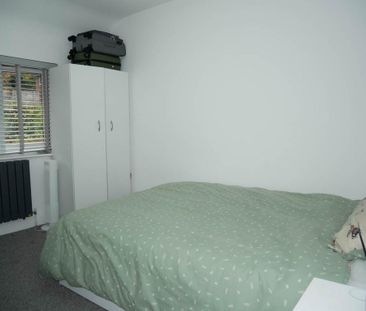 4 bedroom semi-detached house to rent - Photo 6