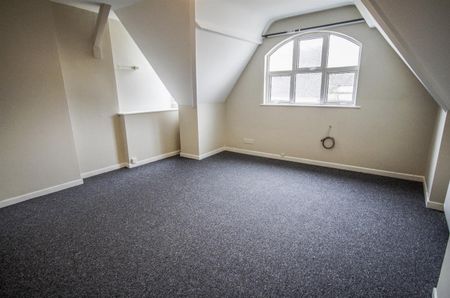 35 Long St, Dursley - Photo 3