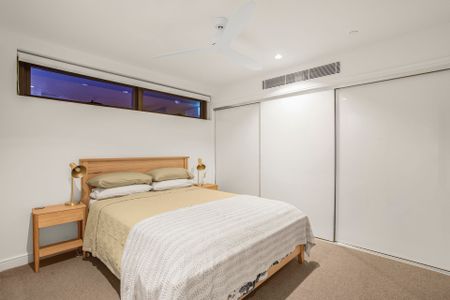 Fully Furnished Oceanfront Luxury – Walk Straight to the Sand - Photo 5