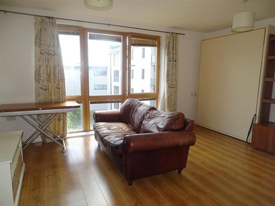 Studio to rent - Photo 1