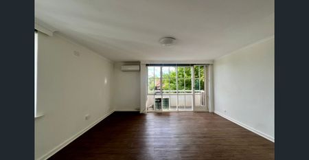 Light and location in the heart of Prahran - Photo 2