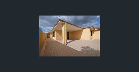 Stunning spacious 5-bedroom home in Harrisdale! - Photo 4