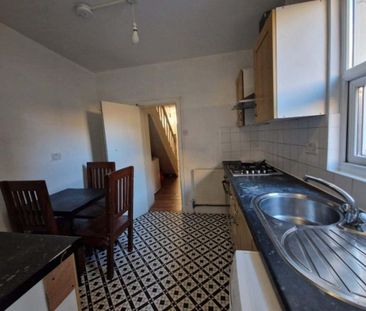 6 bedroom flat share to rent - Photo 2