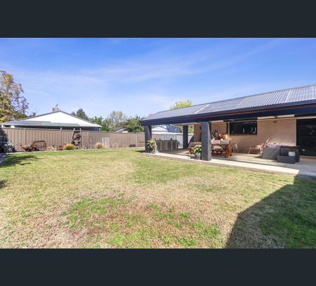 2 Stratford Avenue, Lake Albert, NSW 2650 - Photo 2