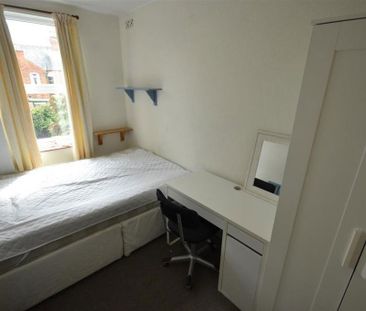 4 bedroom terraced house to rent - Photo 3