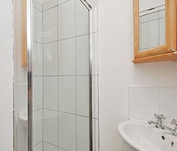 Spacious 6-Bedroom Home Just Minutes from Ecclesall Road - Photo 5