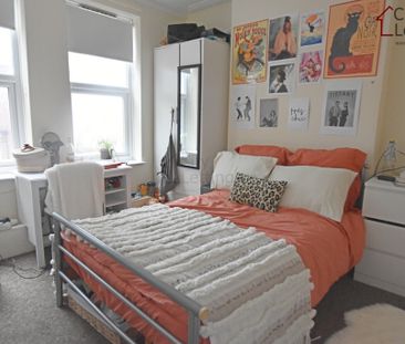 5 Bedroom End Terraced House - Photo 2