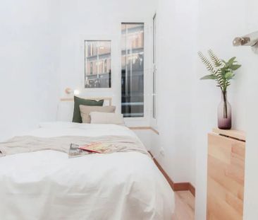 Plaça de Lesseps, Barcelona, Catalonia 08023 - Photo 1