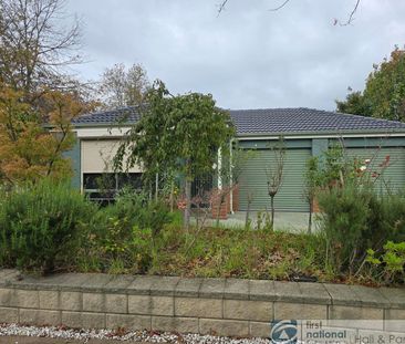 10 Oaklands Way, Pakenham - Photo 1