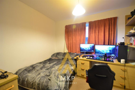 4 bedroom flat to rent - Photo 4