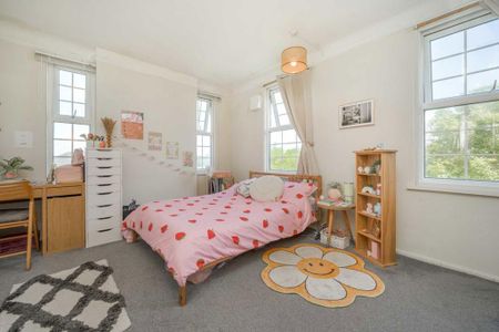 3 bedroom flat to rent - Photo 3
