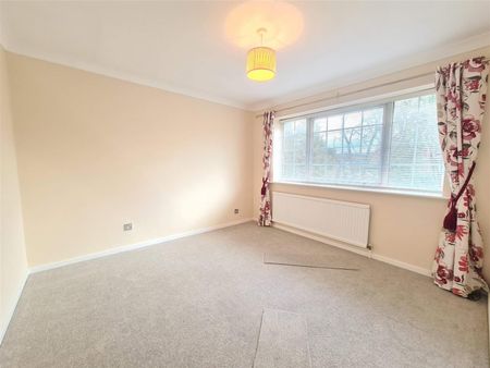 4 bedroom House To Let Total Size: 1130 SQ FT - Photo 4