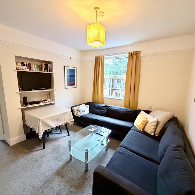 1 bedroom in a house share to rent - Photo 1