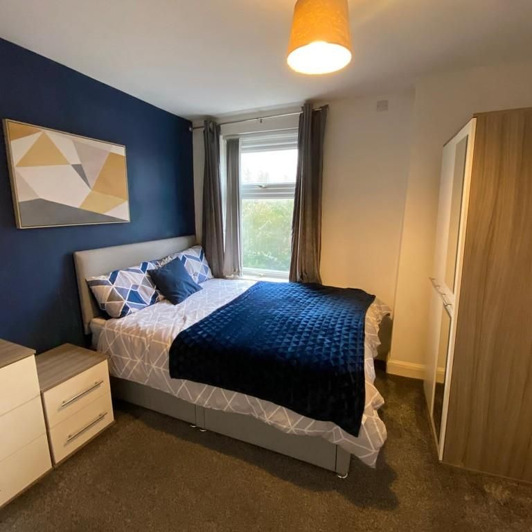 1 bedroom in a house share to rent - Photo 1