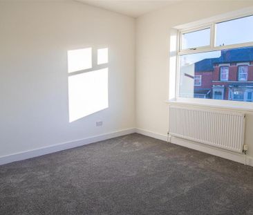 3 bedroom end of terrace house to rent - Photo 1