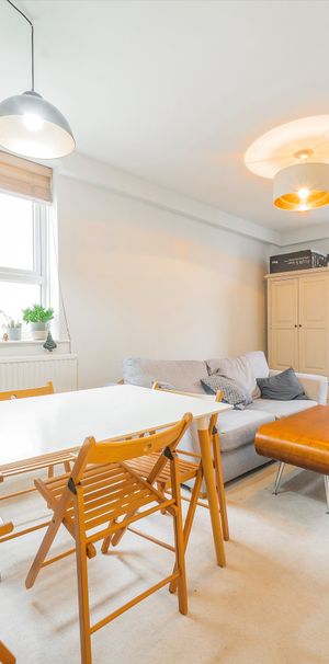 Belgrave Gardens, NW8, London - Photo 1