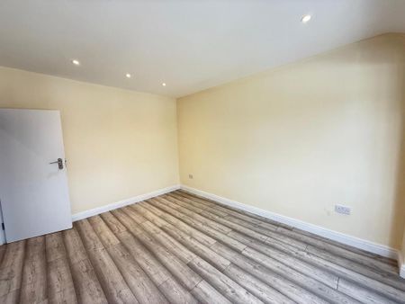 4 bedroom terraced house to rent - Photo 5