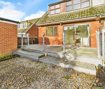 2 bedroom semi-detached house to rent - Photo 6