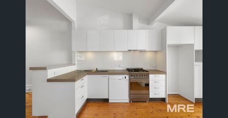 Charming Edwardian house in idyllic locale - Photo 2